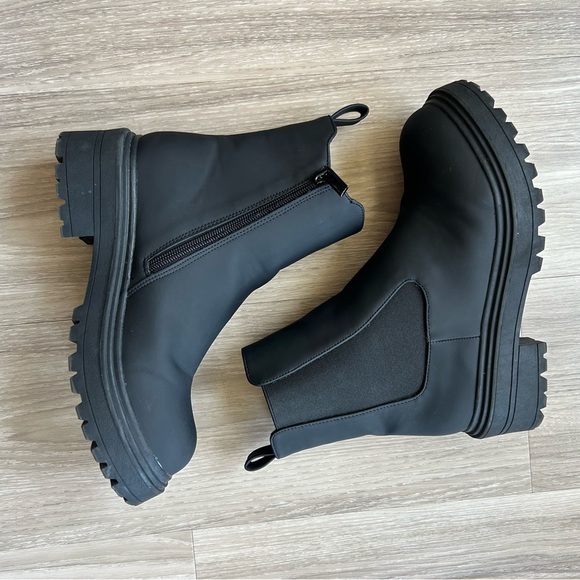*NWT* Black Vegan Leather Ankle Boots with Side Zipper and elastic side panel - Picture 8 of 8